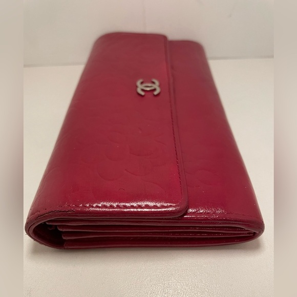 Chanel embossed long wallet - Picture 2 of 10